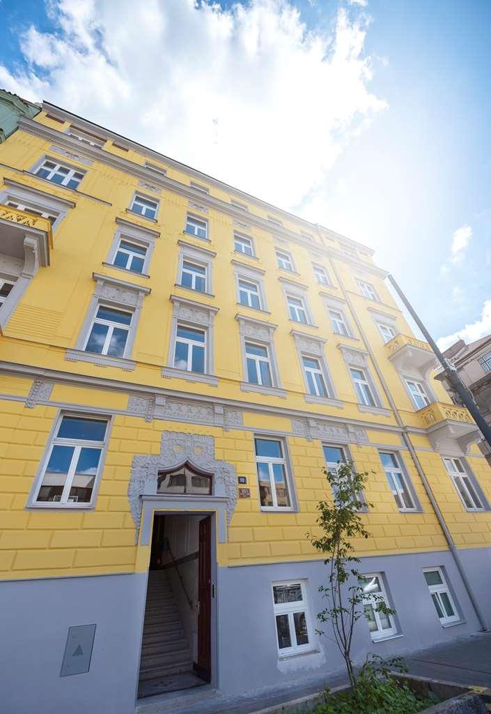 Letna Garden Apartment